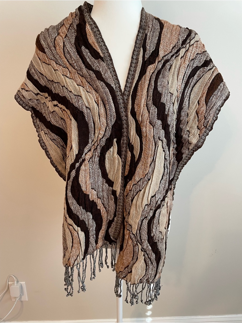 VintageTextured Reversible Wave Pattern Scarf in Black, Brown, Cream - Unbranded